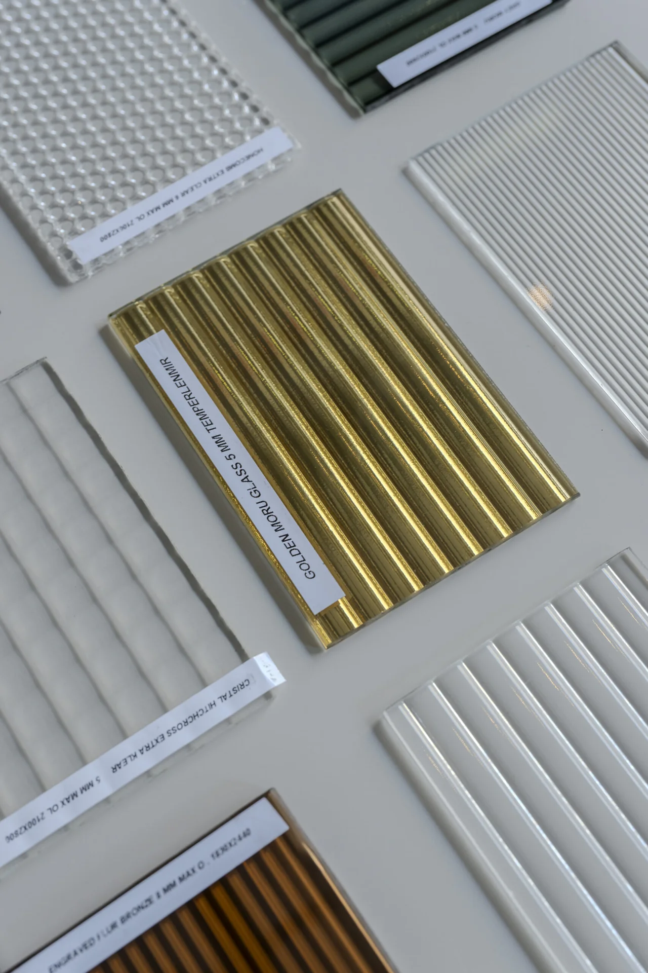 Mega Concept — məkan və material detalı